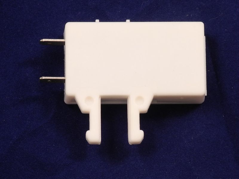 Изображение Герконовый датчик для холодильника Атлант белый квадрат (BМ-4,8) 908081700138, внешний вид и детали продукта