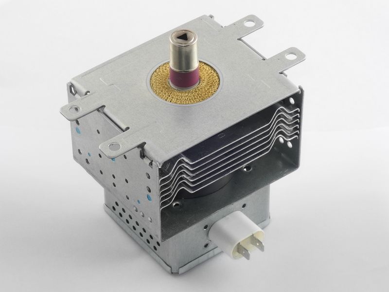 Зображення Магнетрон СВЧ PANASONIC 2M210-M32 (4 лапи, підключення перпендикулярно) 2M210-M32, зовнішній вигляд та деталі продукту