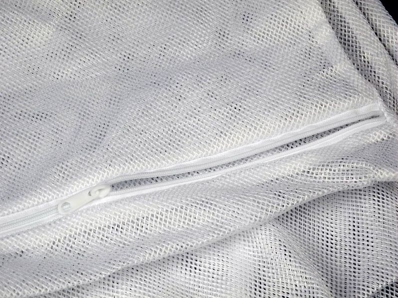 Изображение Универсальный мешок для стирки Whirpool 60*60 см. (484000008645) 484000008645, внешний вид и детали продукта