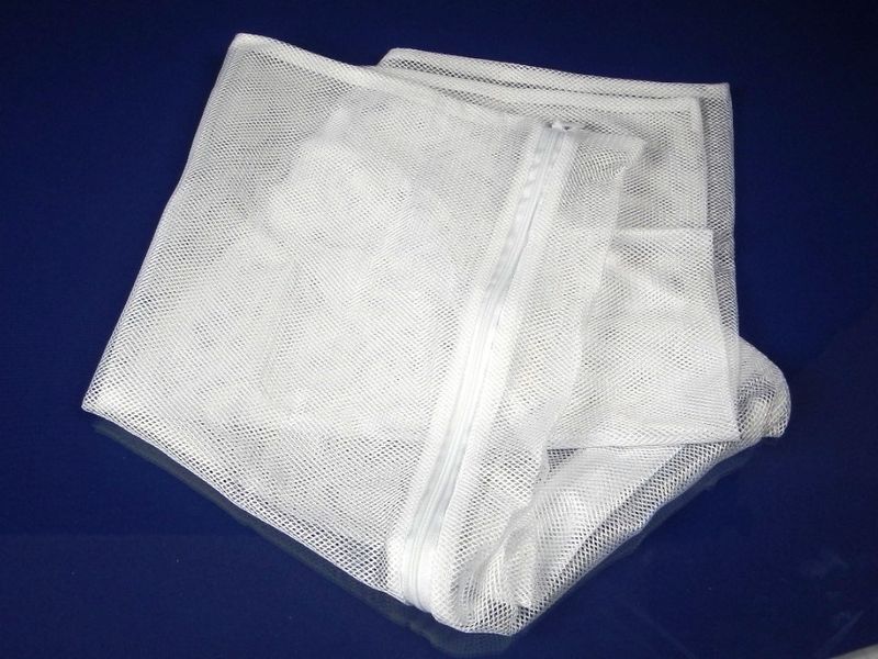 Изображение Универсальный мешок для стирки Whirpool 60*60 см. (484000008645) 484000008645, внешний вид и детали продукта