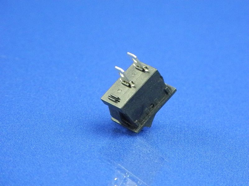 Зображення Кнопка двопозиційна чорна, 2 контакти KCD1 (250V, 6A) P2-0103, зовнішній вигляд та деталі продукту